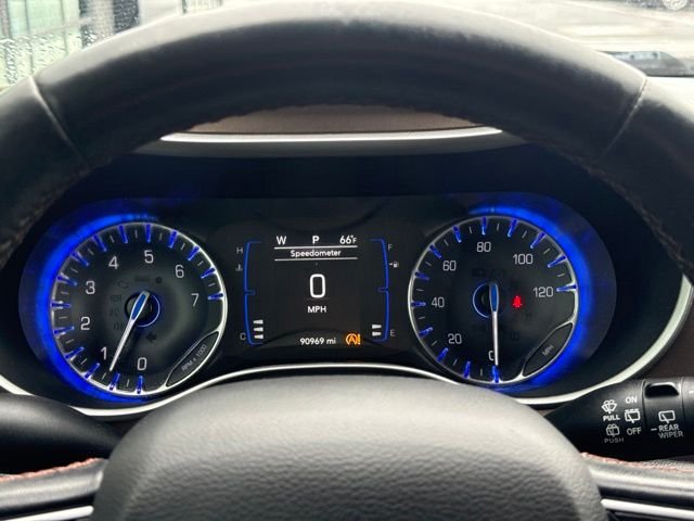 Used 2019 Chrysler Pacifica Touring-L FWD image 23