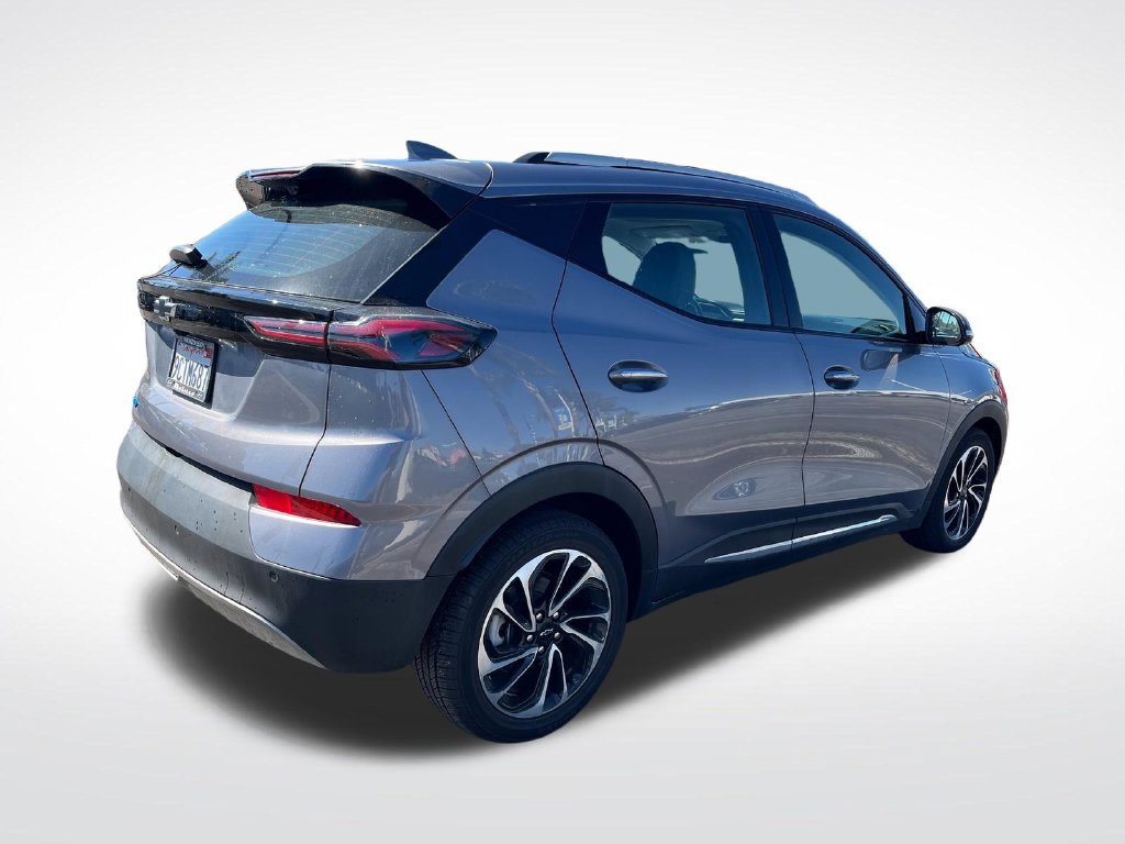 Used 2022 Chevrolet Bolt EUV Premier w/ Sun & Sound Package FWD image 4