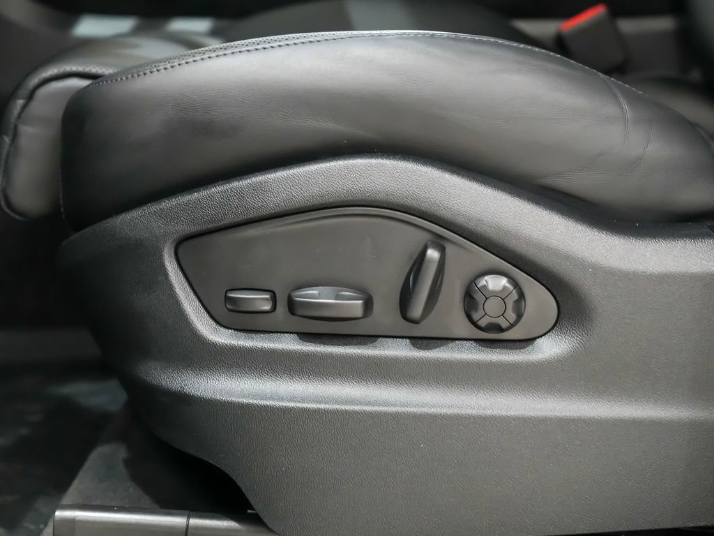 Certified 2025 Porsche Cayenne S image 24