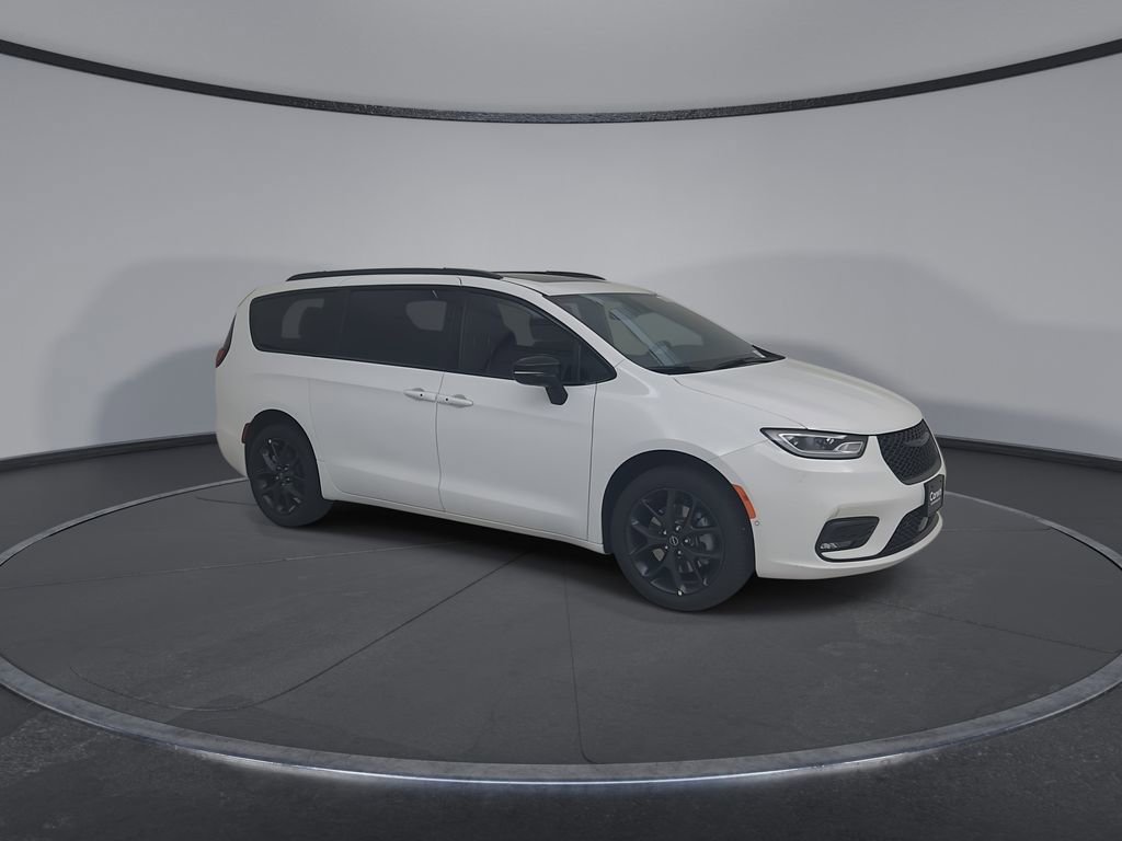 New 2026 Chrysler Pacifica Limited AWD/4WD image 2