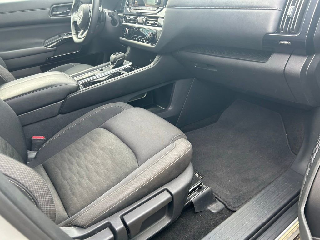 Used 2025 Nissan Pathfinder SV FWD image 13