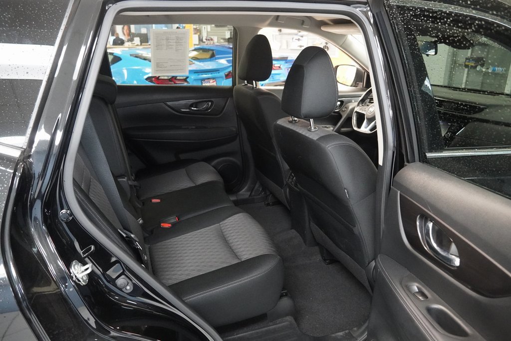 Used 2020 Nissan Rogue SV image 23