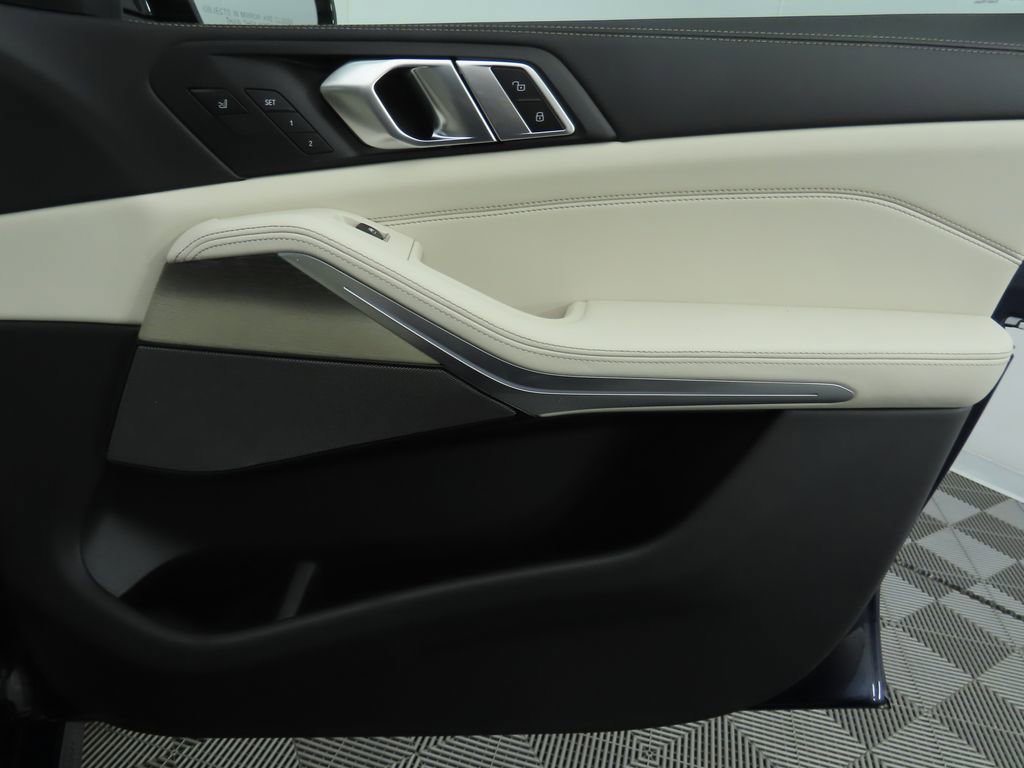 New 2026 BMW X7 M60i image 27