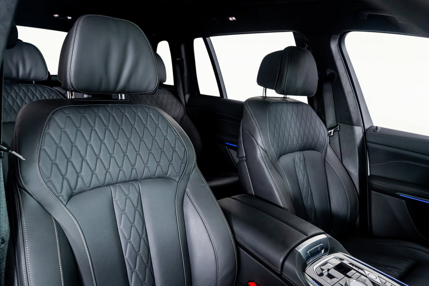 Used 2025 BMW X7 M60i image 32