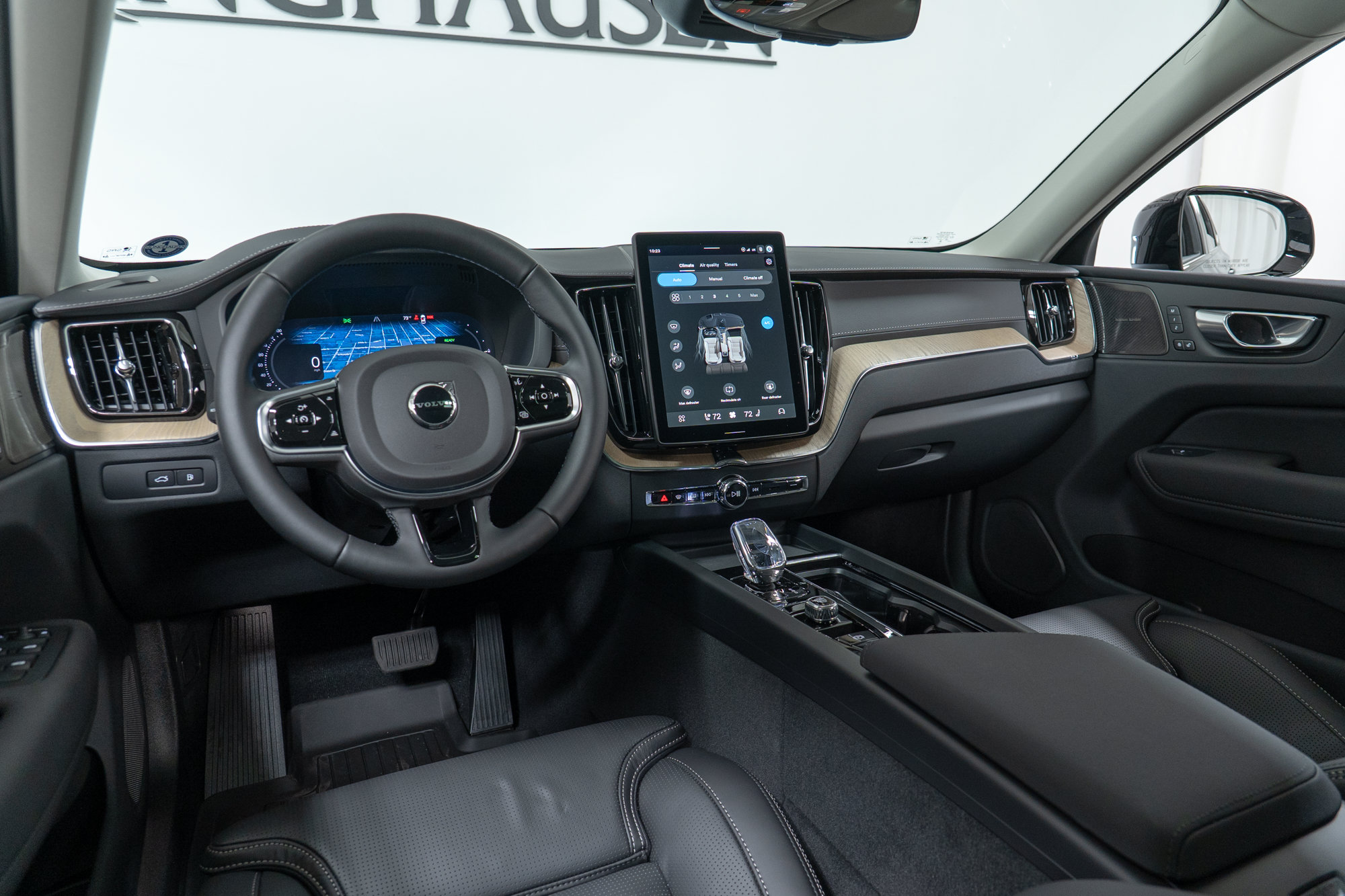 New 2027 Volvo XC60 T8 Ultra AWD/4WD image 16
