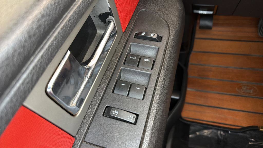 Used 2011 Ford F150 Raptor w/ Raptor Luxury Pkg image 19