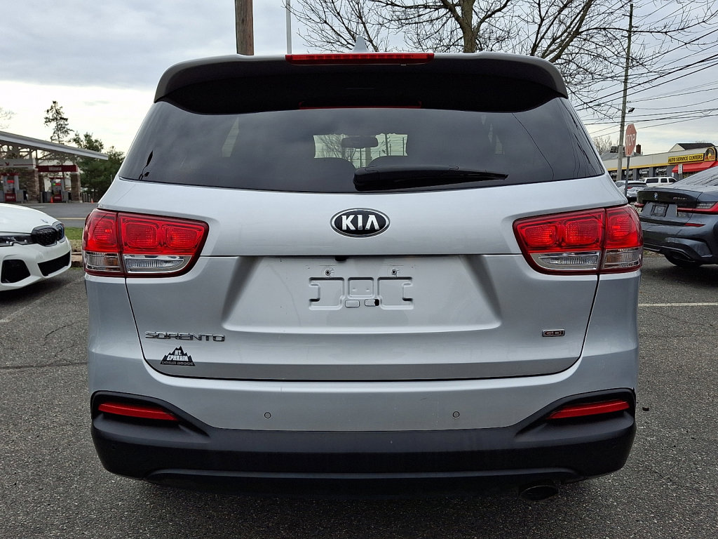 Used 2018 Kia Sorento LX image 4