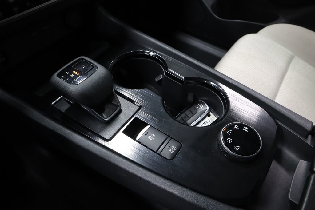 Used 2025 Nissan Rogue SV image 33