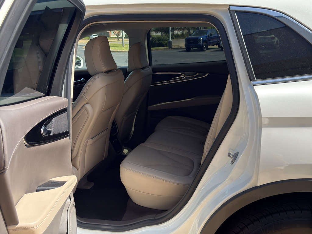 Used 2023 Lincoln Nautilus Reserve image 9