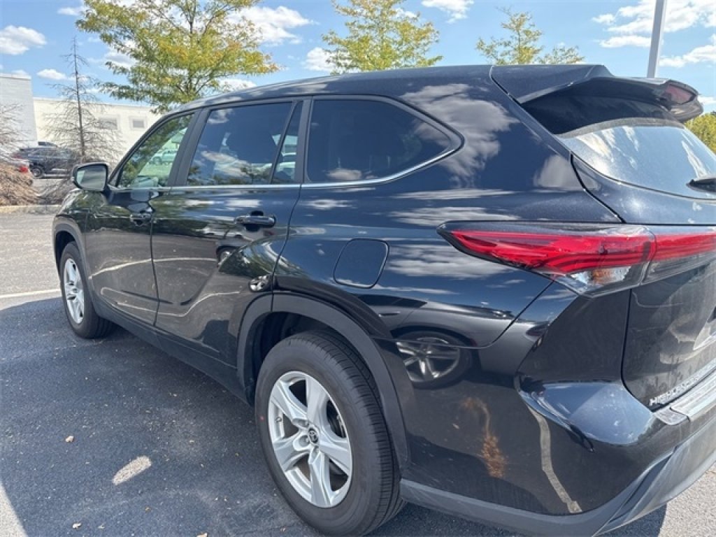 Certified 2023 Toyota Highlander L image 34