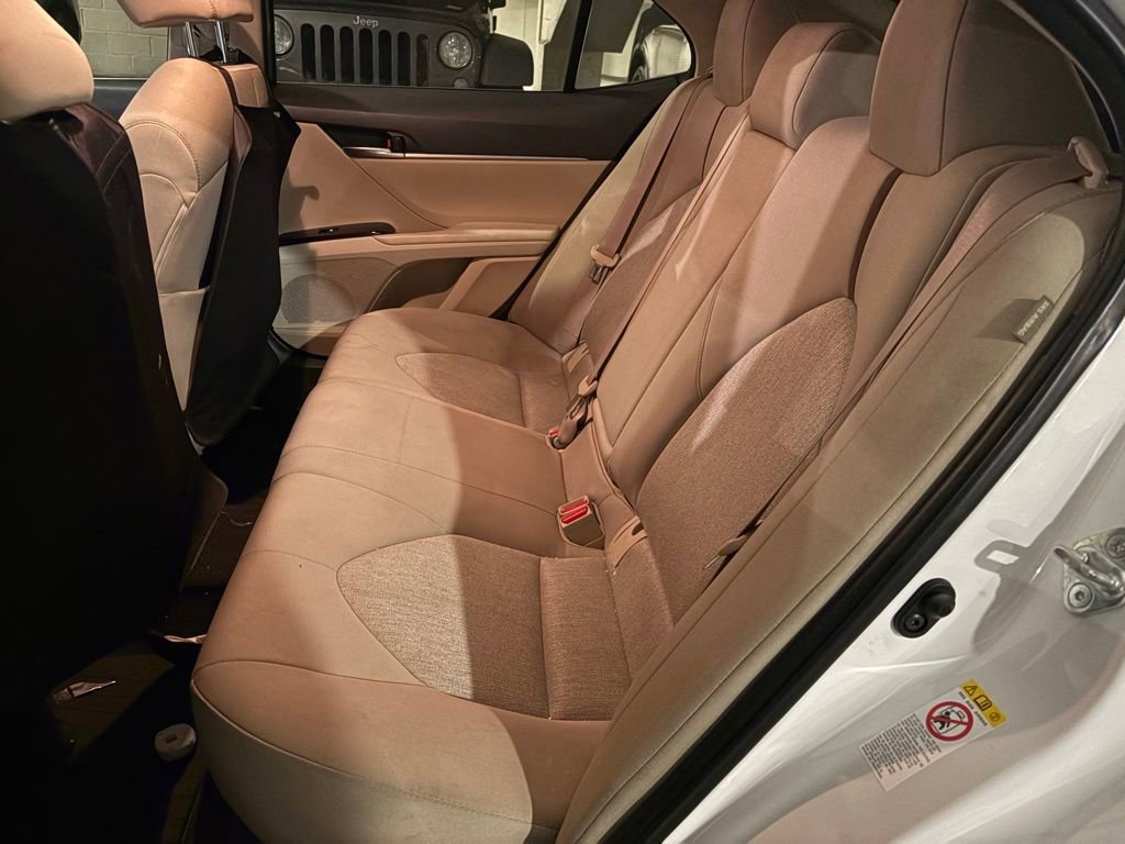 Used 2018 Toyota Camry LE image 9