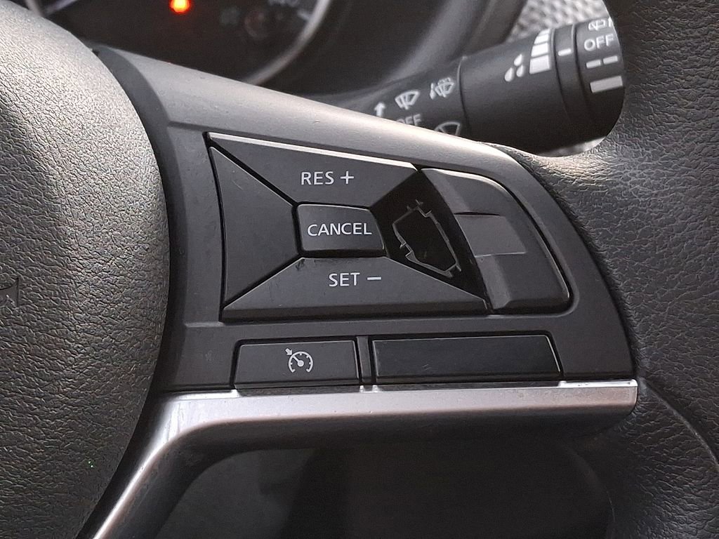 Used 2020 Nissan Kicks S image 17