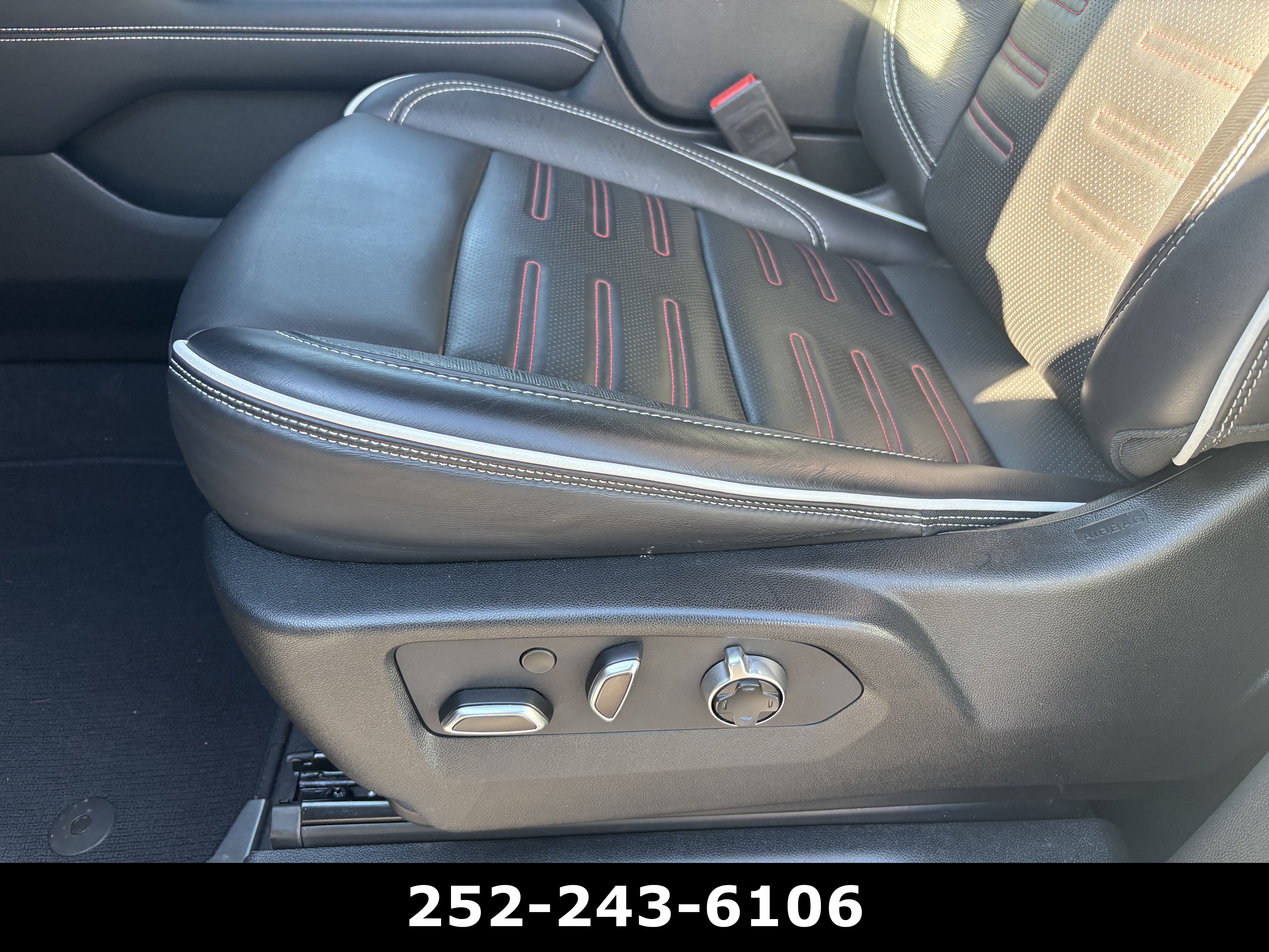 Used 2025 GMC Yukon AT4 Ultimate AWD/4WD image 17
