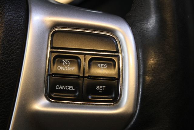 Used 2016 Chrysler Town & Country Touring w/ Driver Convenience Group image 24