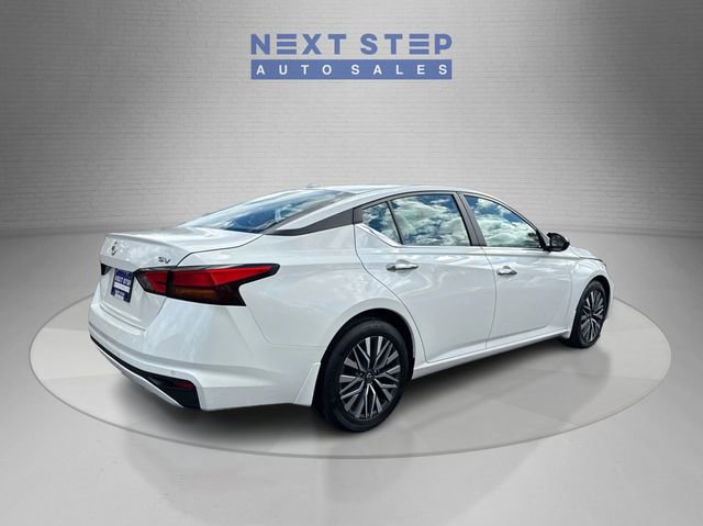 Used 2024 Nissan Altima 2.5 SV FWD image 8