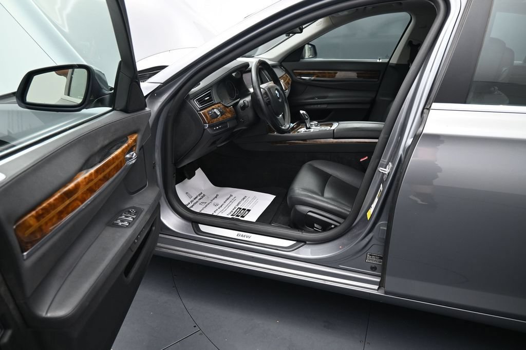 Used 2015 BMW 740i RWD image 15