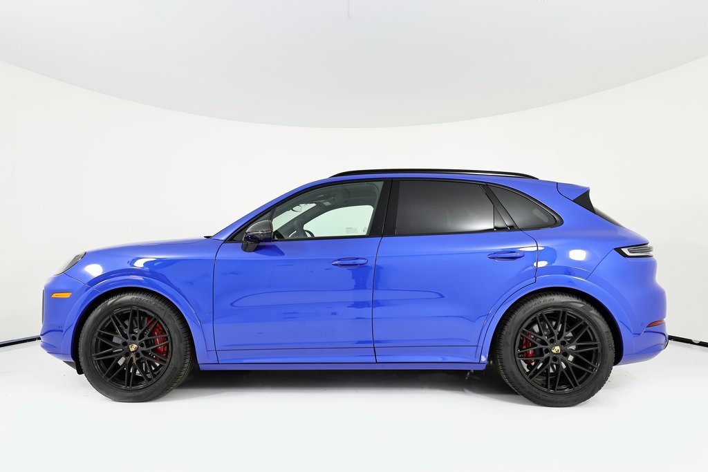 New 2025 Porsche Cayenne GTS image 2