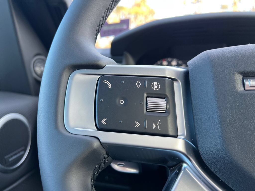 New 2025 Land Rover Discovery Dynamic SE AWD/4WD image 15