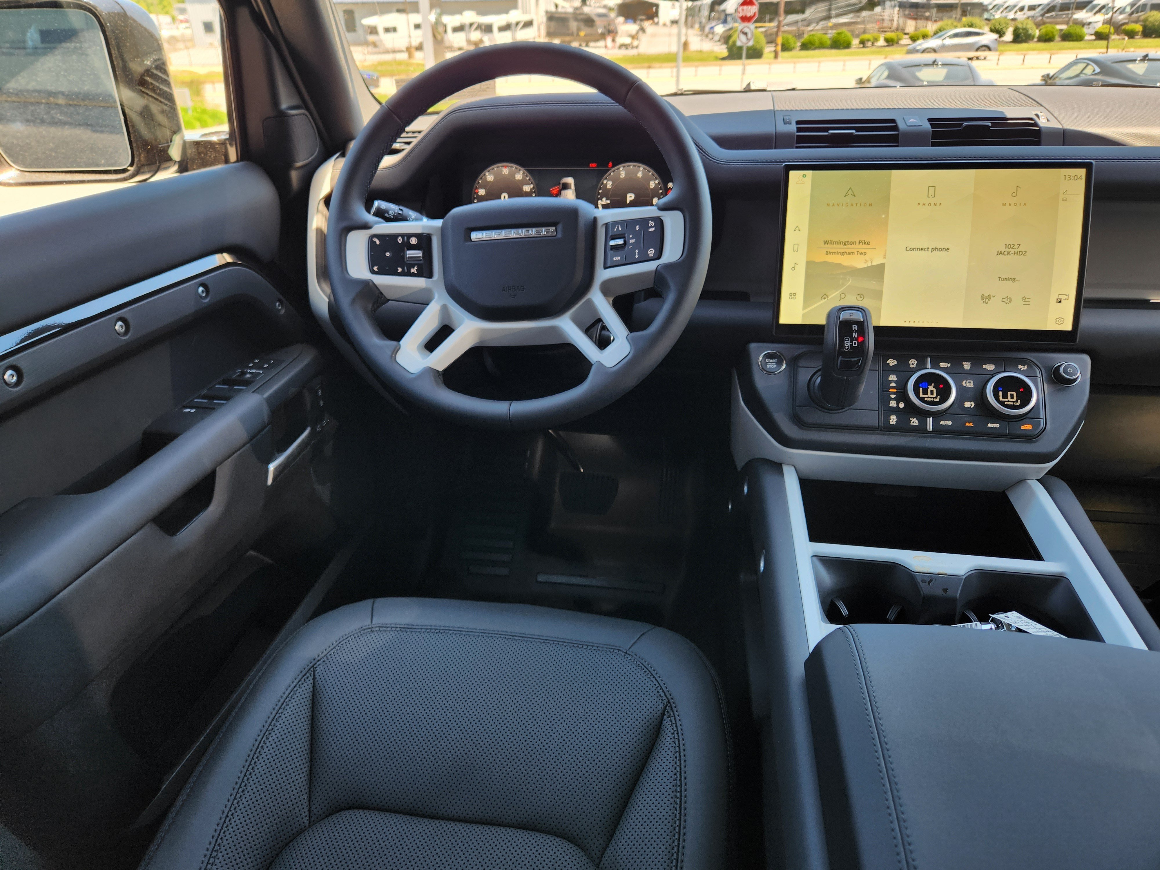 New 2026 Land Rover Defender 110 X-Dynamic SE AWD/4WD image 14