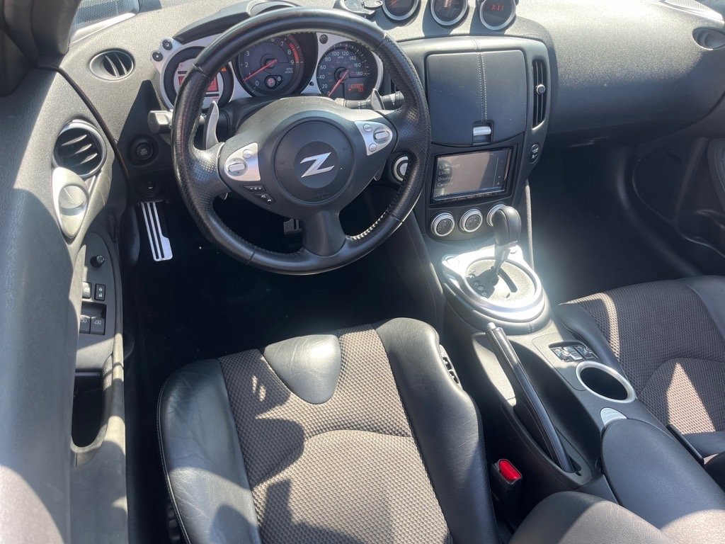 Used 2010 Nissan 370Z Touring image 5
