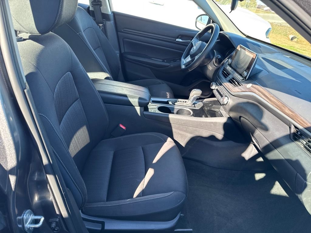Used 2024 Nissan Altima 2.5 SV image 4