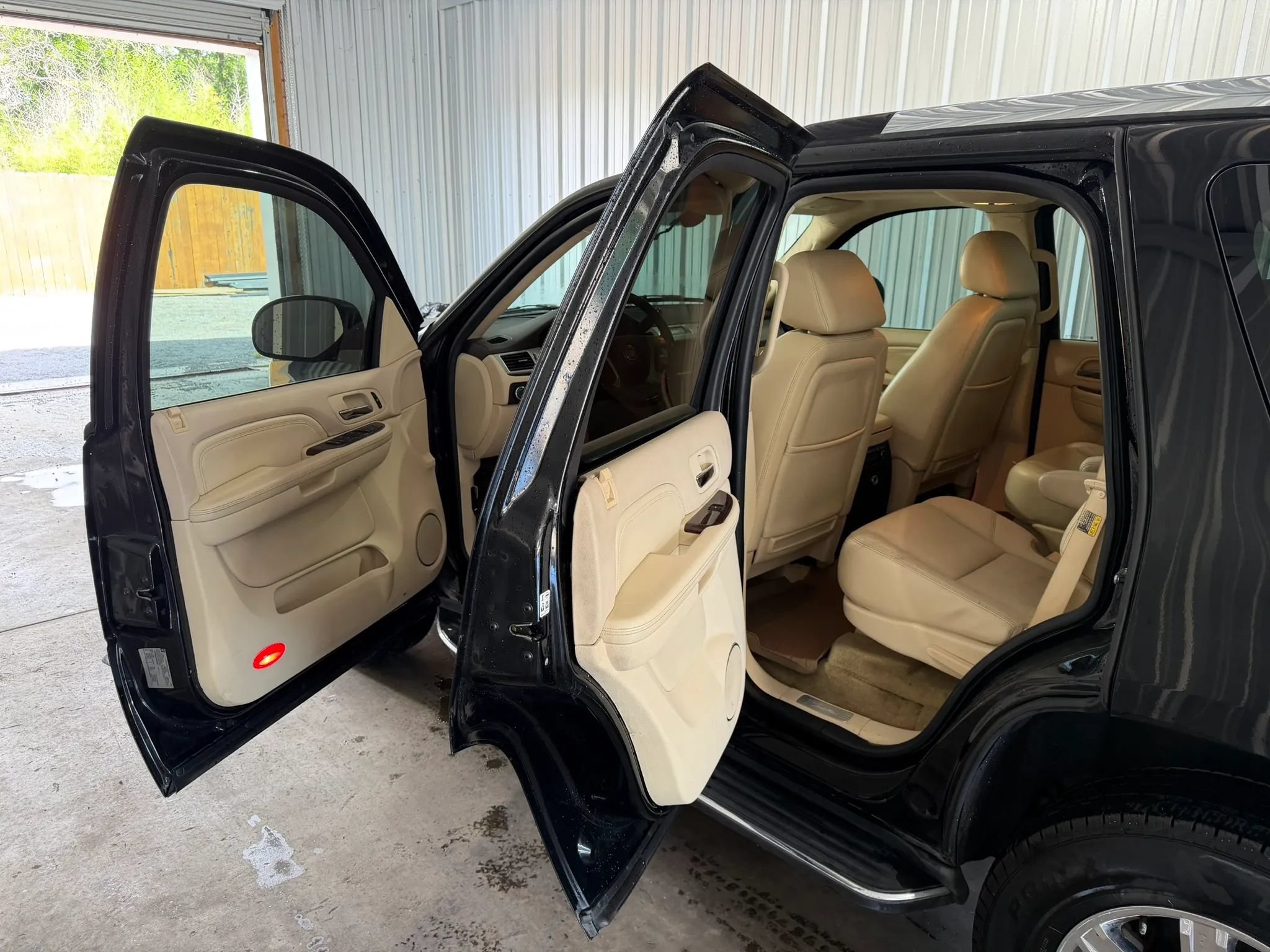 Used 2007 Cadillac Escalade AWD w/ Information Package image 7