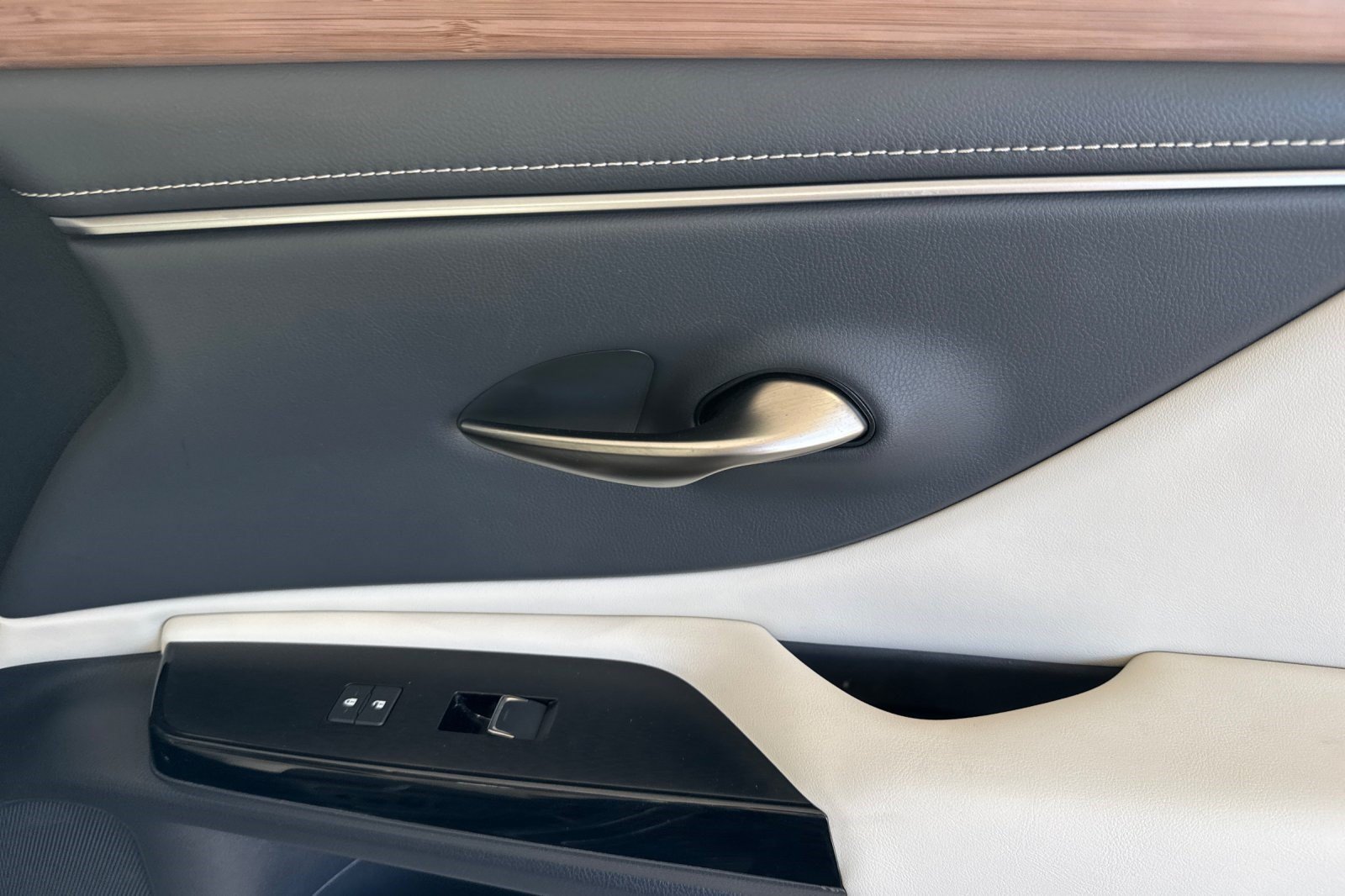 Certified 2023 Lexus ES 350 w/ Premium Package FWD image 21