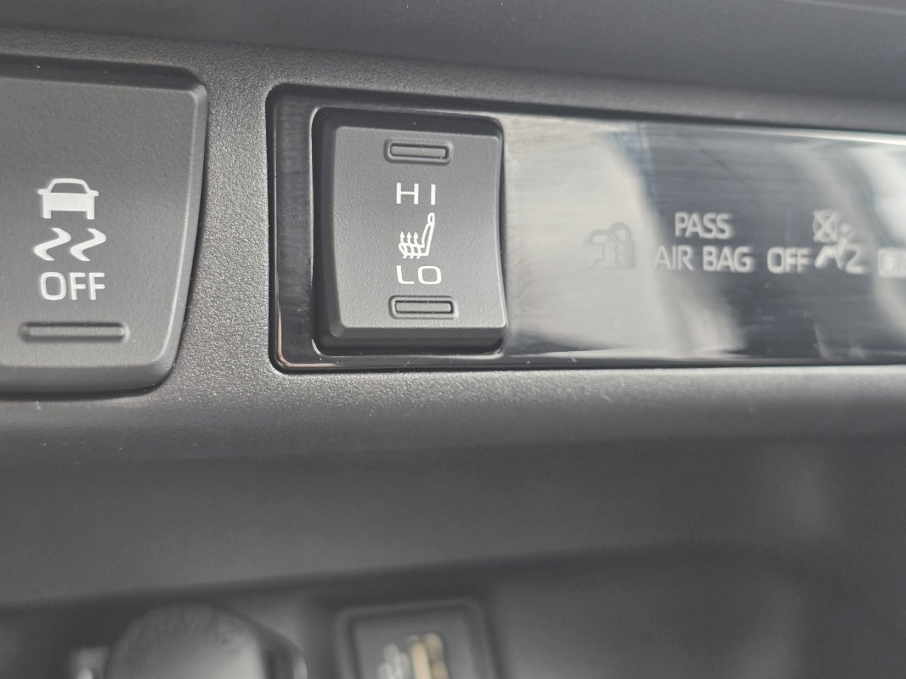 Used 2023 Toyota RAV4 XLE w/ Convenience Package image 24