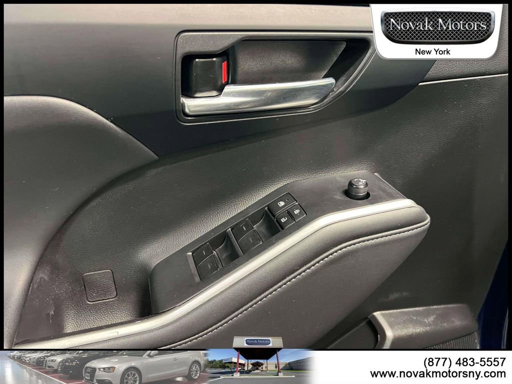 Used 2022 Toyota Highlander XSE image 18