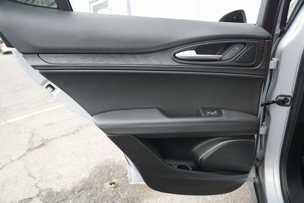 Used 2022 Alfa Romeo Stelvio Sprint image 32
