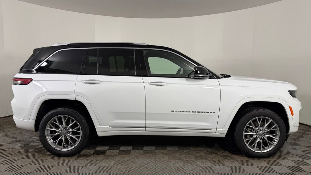 Used 2022 Jeep Grand Cherokee Summit AWD/4WD image 9