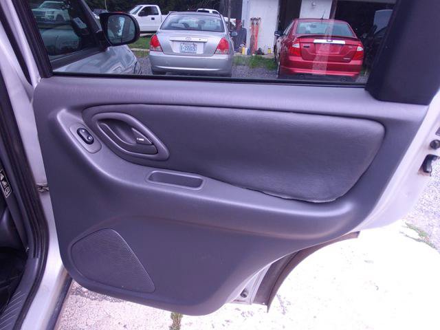 Used 2004 MAZDA Tribute LX w/ Luxury Pkg FWD image 14