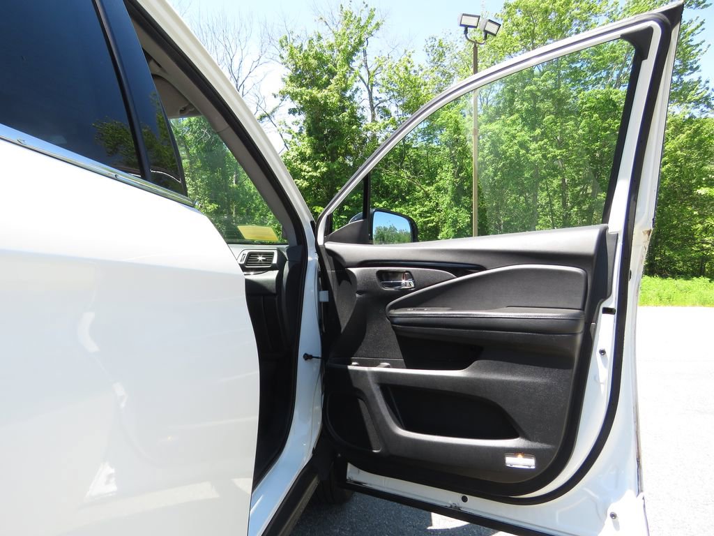 Used 2017 Honda Pilot Touring image 12