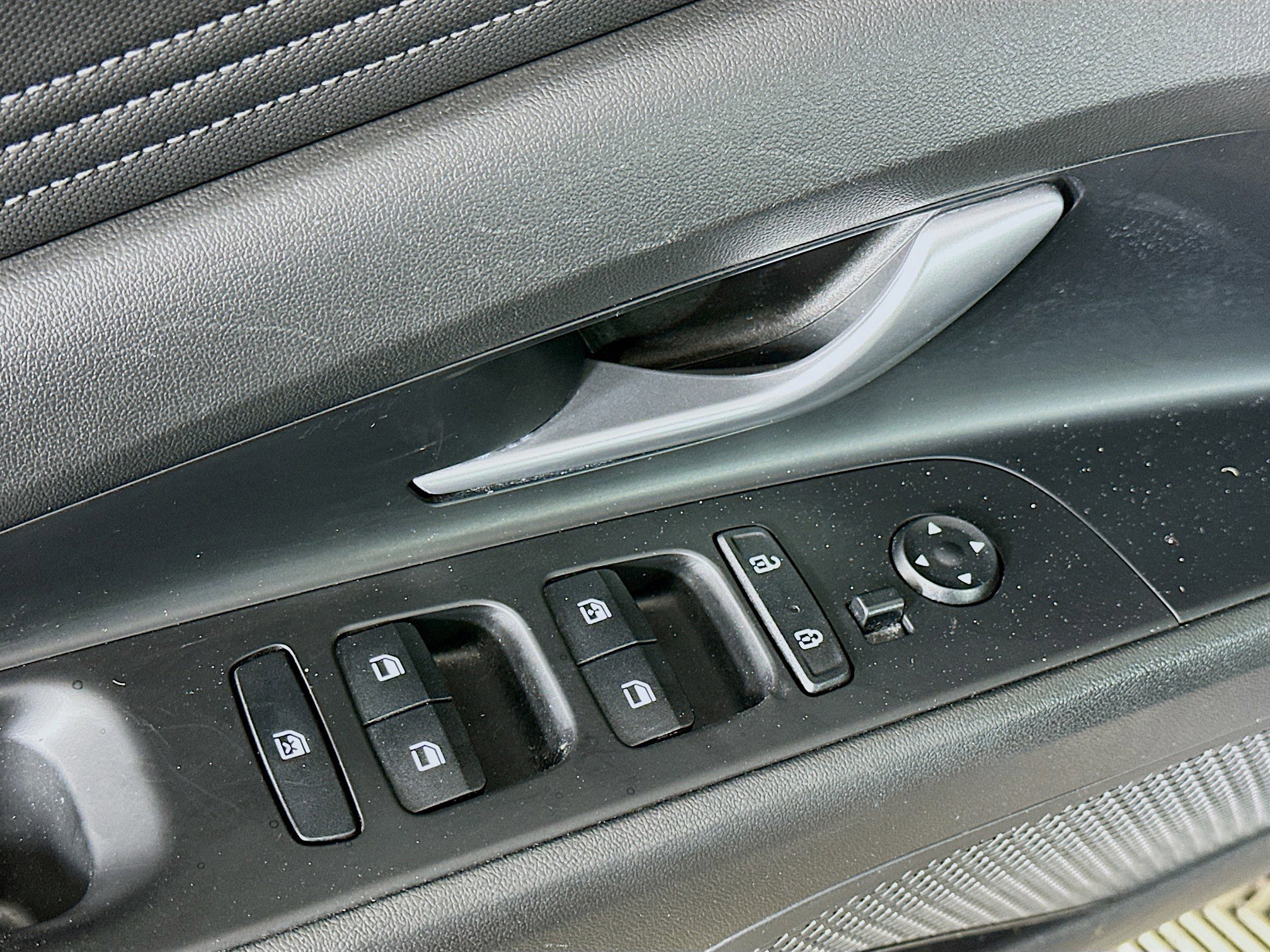 Used 2023 Hyundai Elantra SEL w/ Convenience Package FWD image 15