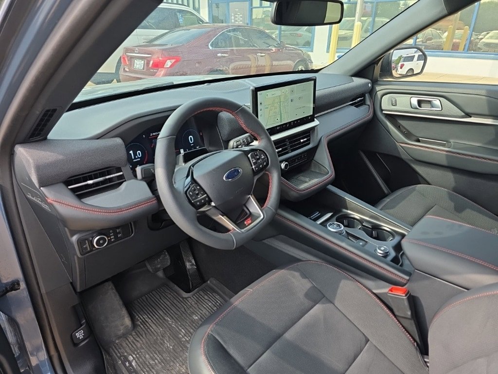 Used 2025 Ford Explorer ST image 8