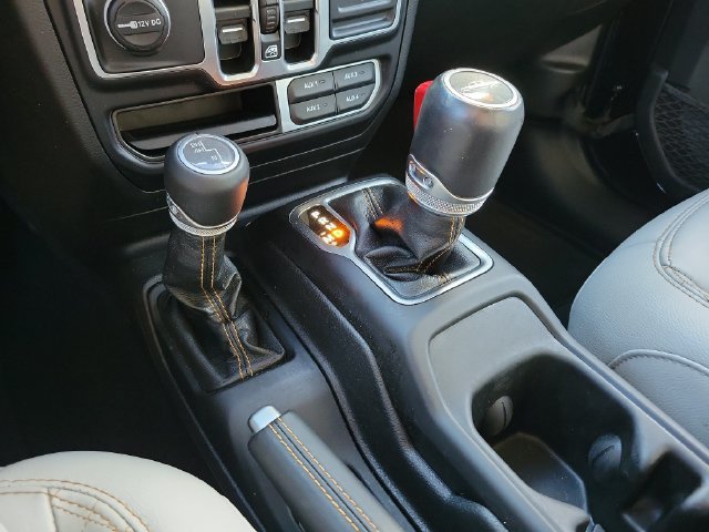 Used 2023 Jeep Gladiator Overland AWD/4WD image 55