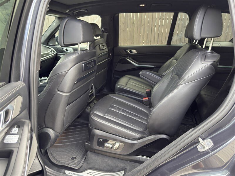 Used 2021 BMW X7 xDrive40i w/ M Sport Package AWD/4WD image 25