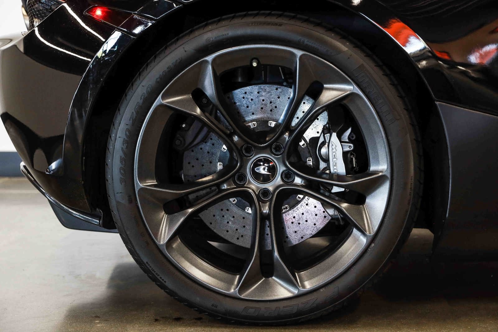 Used 2019 McLaren 720S RWD image 17
