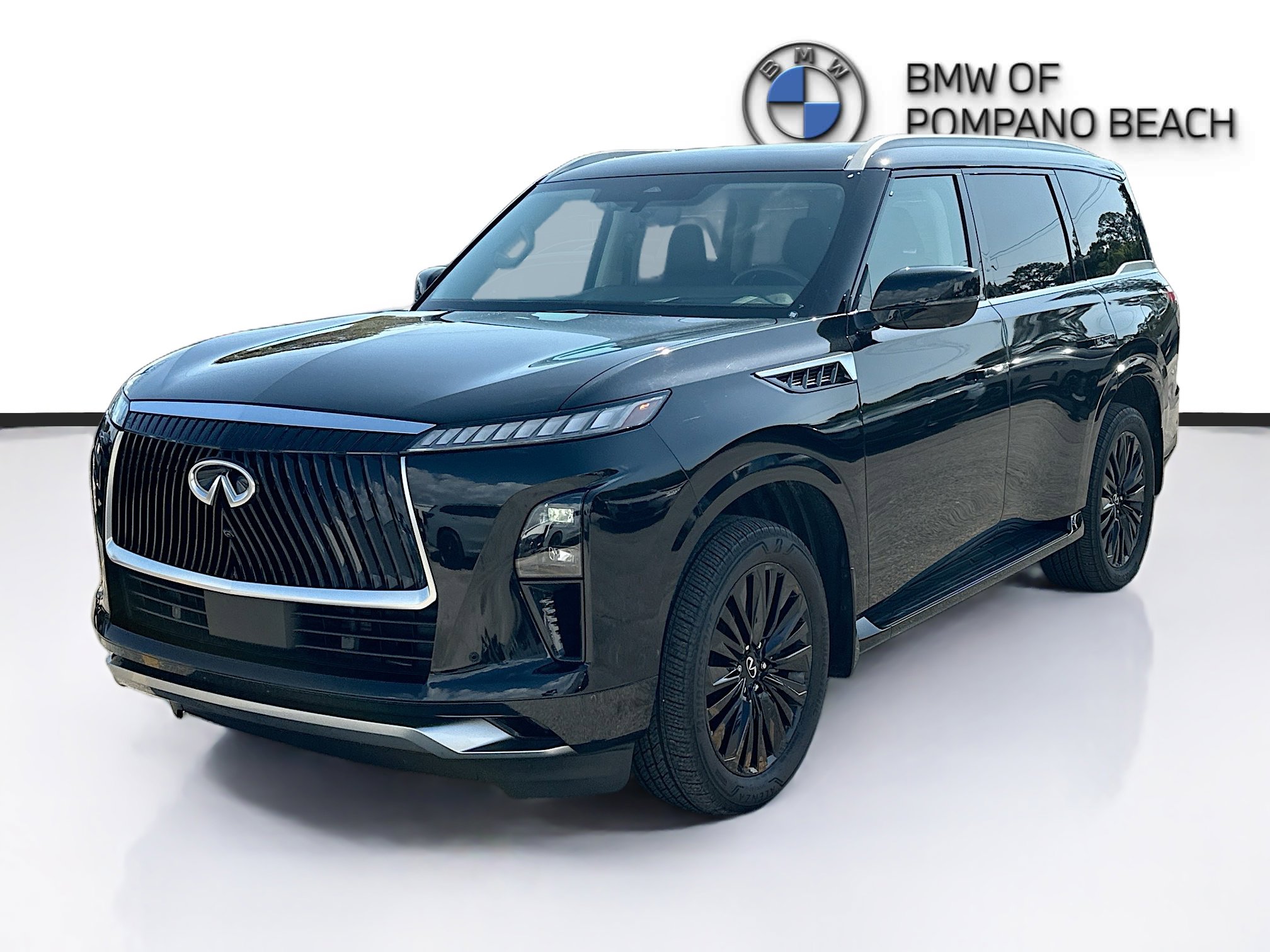 Used 2025 INFINITI QX80 Sensory image 3