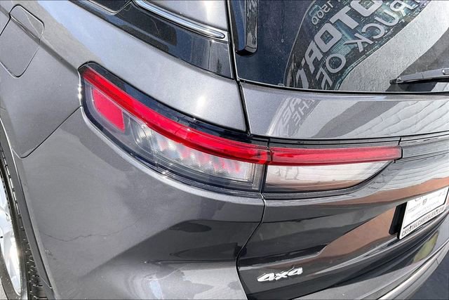 New 2026 Jeep Grand Cherokee Laredo image 12