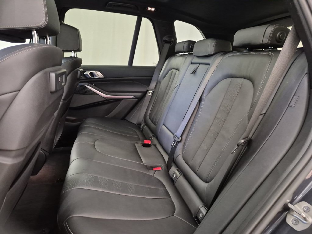 Used 2021 BMW X5 M50i AWD/4WD image 30