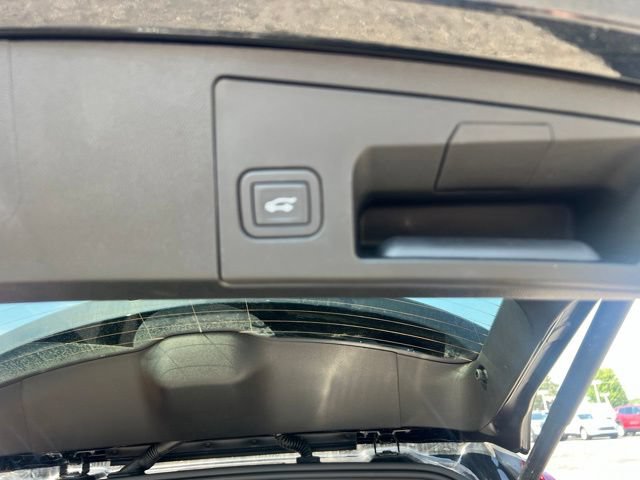 Used 2024 Cadillac XT4 Premium Luxury AWD/4WD image 8