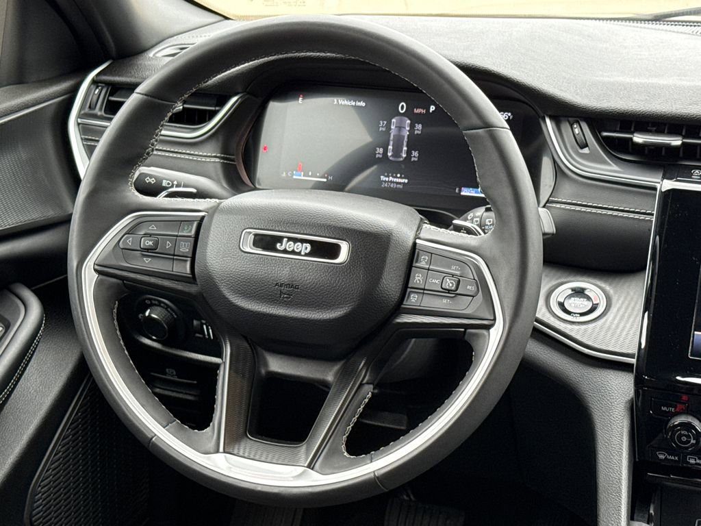 Used 2024 Jeep Grand Cherokee Altitude AWD/4WD image 13