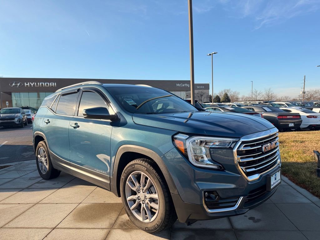 Used 2024 GMC Terrain SLT image 1
