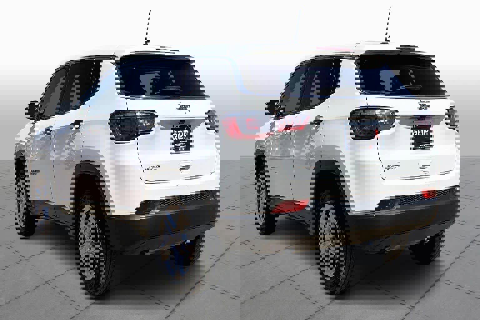 Used 2023 Jeep Compass Sport image 12