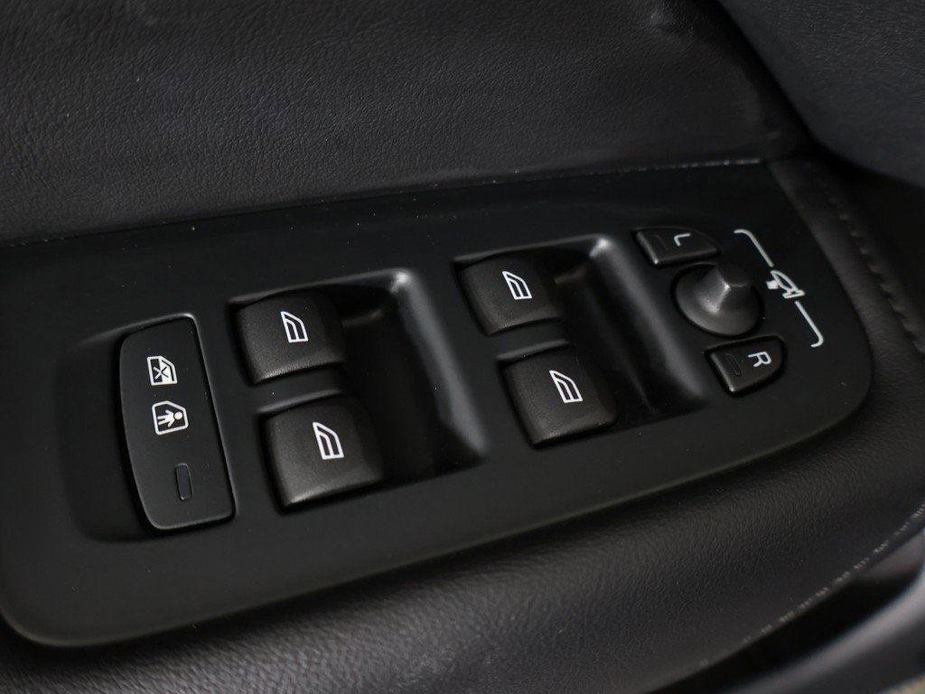 Used 2024 Volvo XC60 B5 Plus image 41