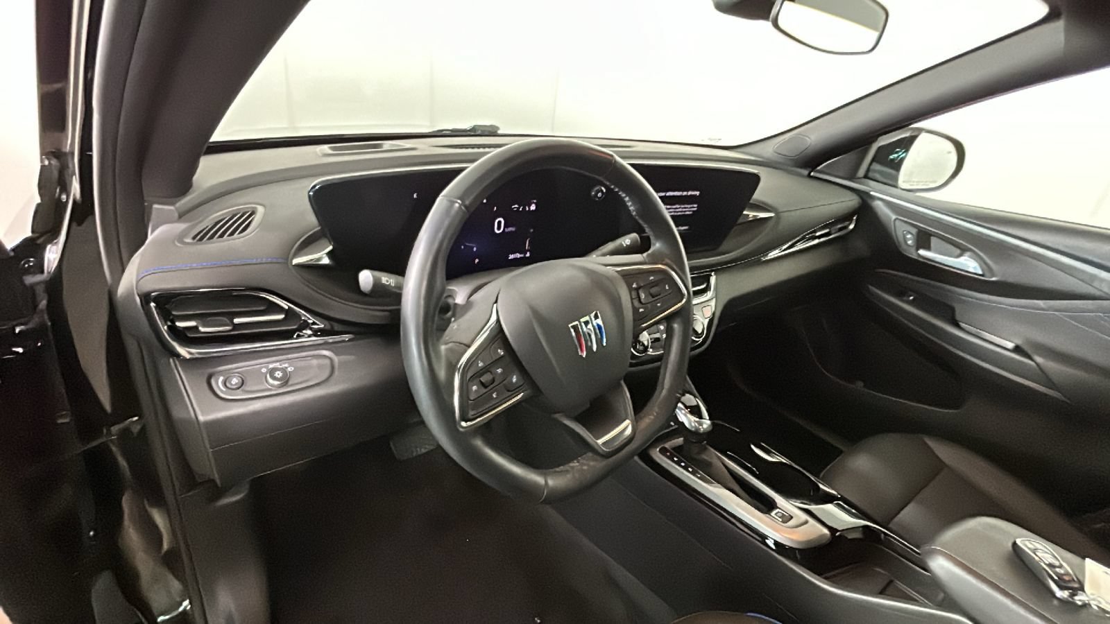Used 2025 Buick Envista Sport Touring w/ Experience Buick Package FWD image 16