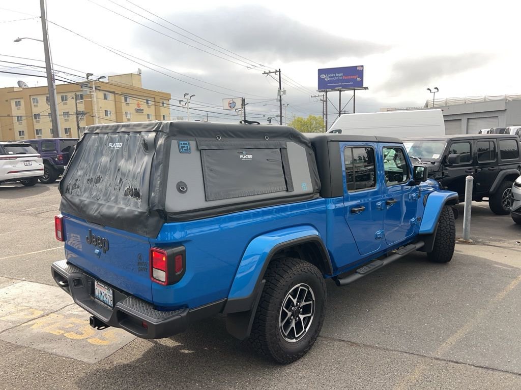 Used 2023 Jeep Gladiator Willys image 4