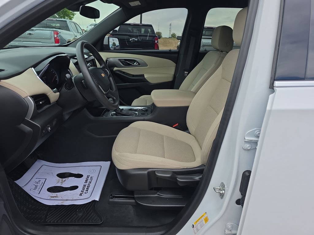Used 2024 Chevrolet Traverse LS w/ Safety Package AWD/4WD image 9