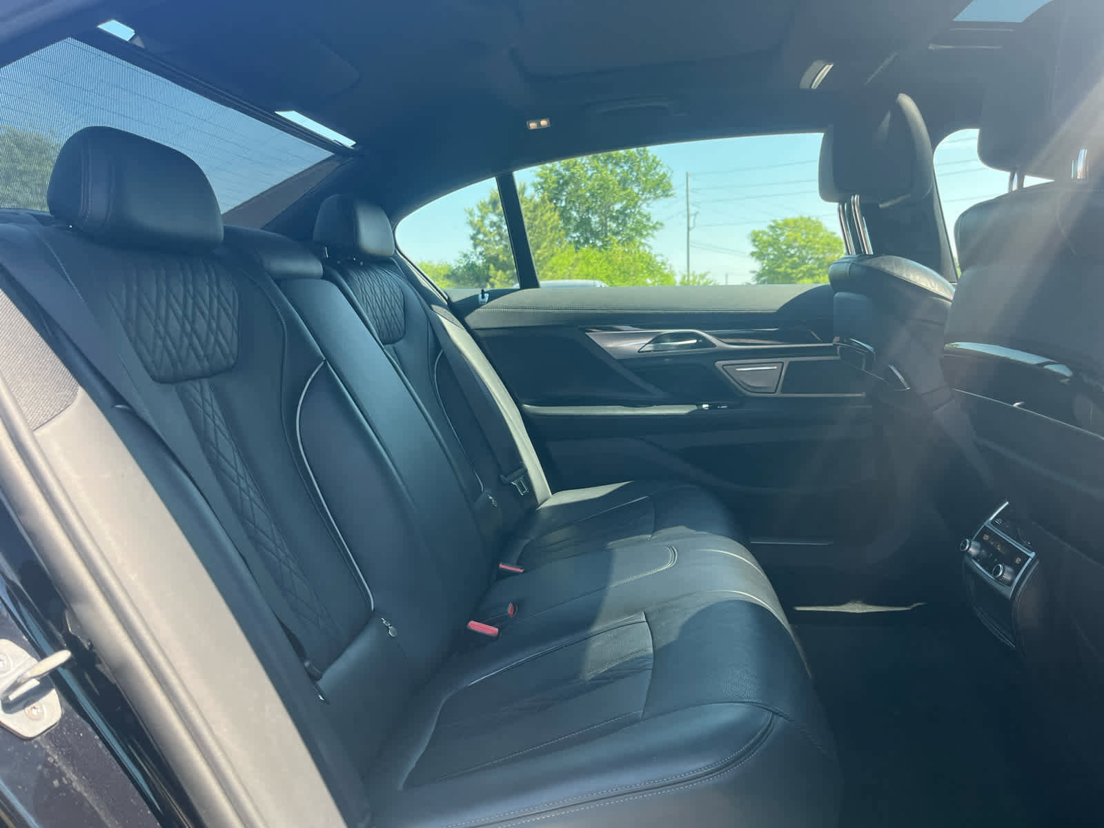 Used 2019 BMW 750i xDrive w/ M Sport Package AWD/4WD image 16